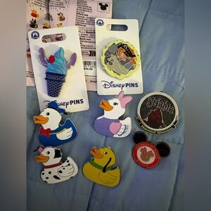 Disney collectible pins, Disney ducks stitch LELR lot